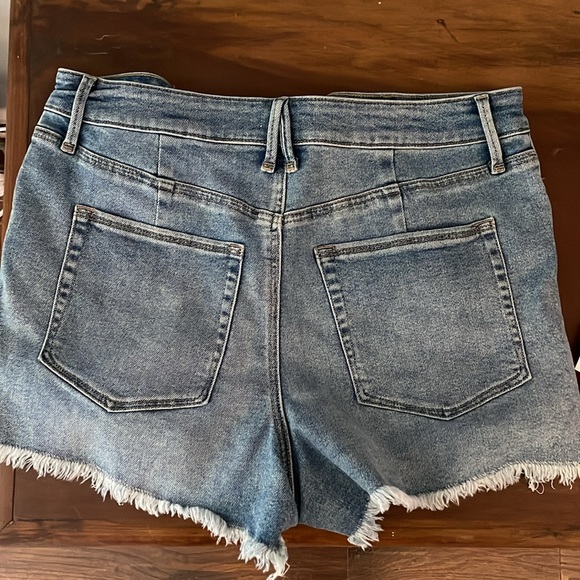 Women’s Jean Shorts - Picture 2 of 3